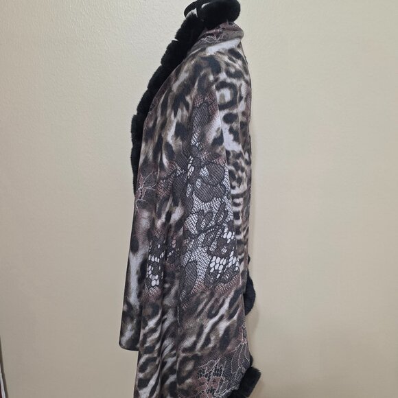 Boutique Chic Faux Fur Trim Animal Lace Wrap – One Size - Picture 3 of 4